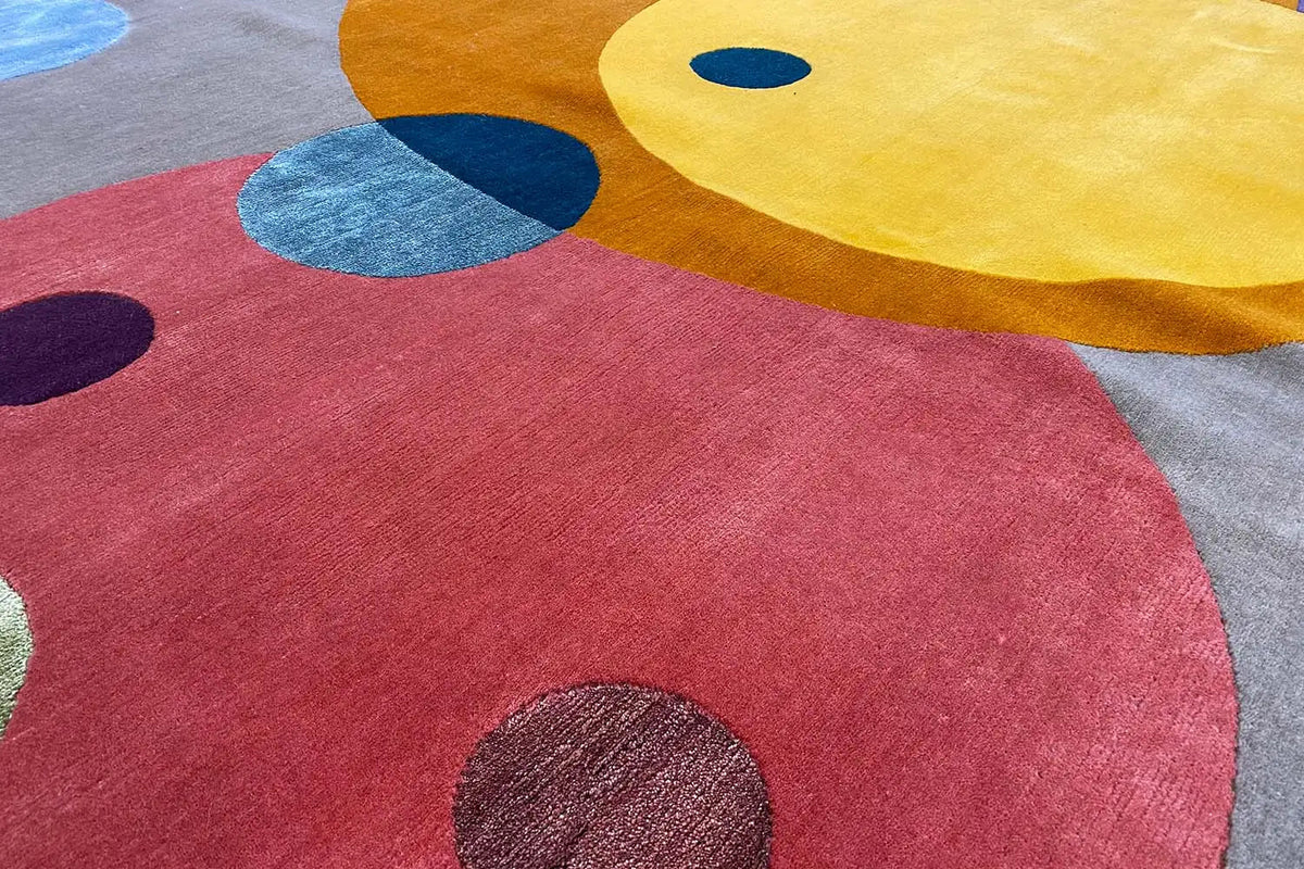 Close-up: red area with round dots and yellow and blue shapes