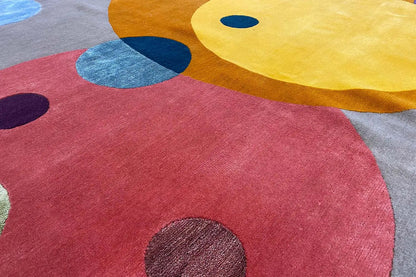 Close-up: red area with round dots and yellow and blue shapes