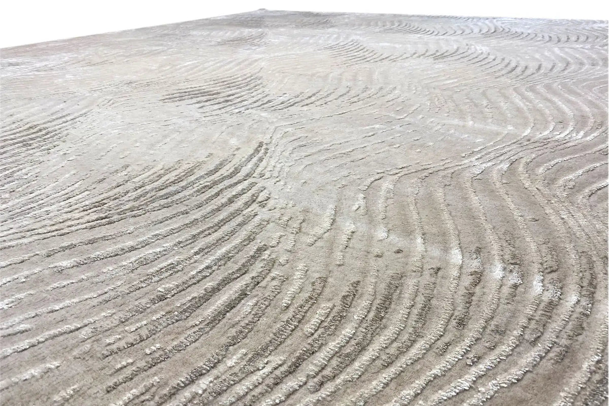 Pascal Walter “Waves”: Close-up of the light beige surface with a wave pattern
