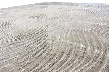 Pascal Walter “Waves”: Close-up of the light beige surface with a wave pattern