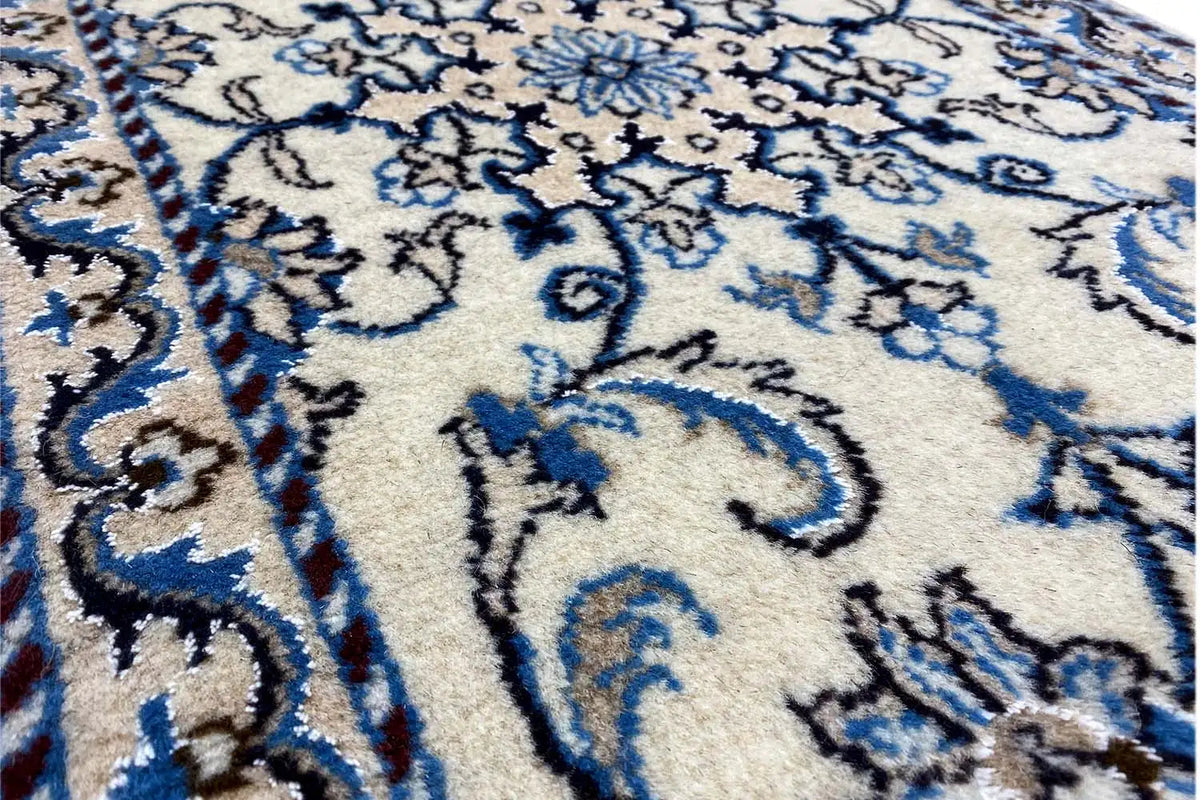 Nain rug (93x56 cm) close-up: blue and white ornaments in the woven pattern