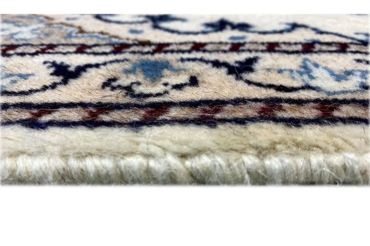 Nain rug (65x39 cm) Detail: Fringe and blue border ornamentation