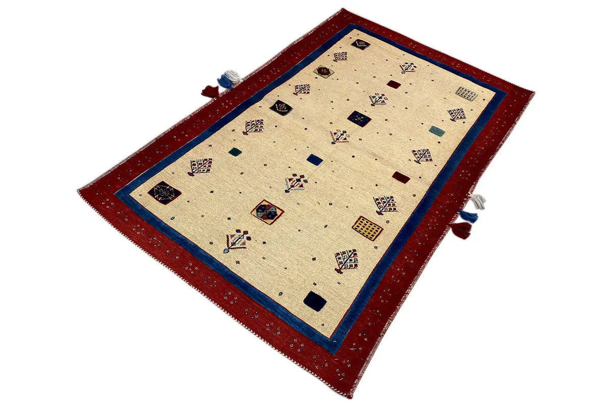 Carpet in diagonal view: beige base, red border, blue edging, tassels