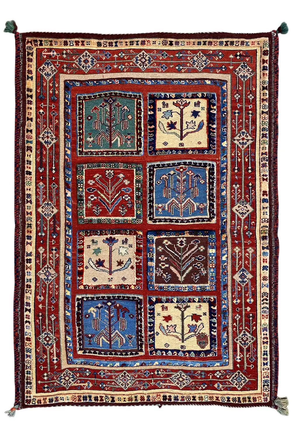 Soumak rug 116x84 cm with a central medallion pattern and border motif