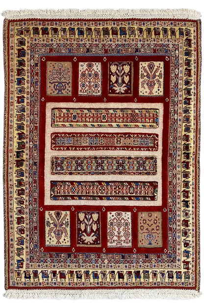 Oriental rug 139×103 cm: red medallion field, cream-colored border, fringes