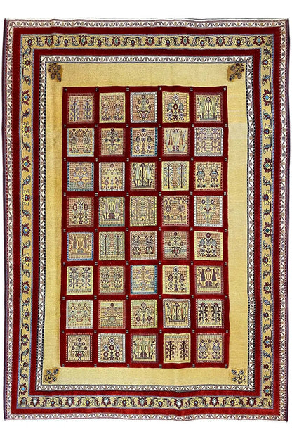 Rug with a central tile pattern, red and beige, multicolored border