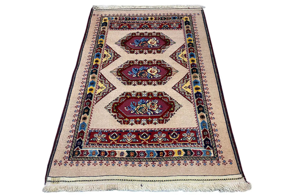 Soumakh rug (120x81 cm) displayed upright, with a pronounced diamond design