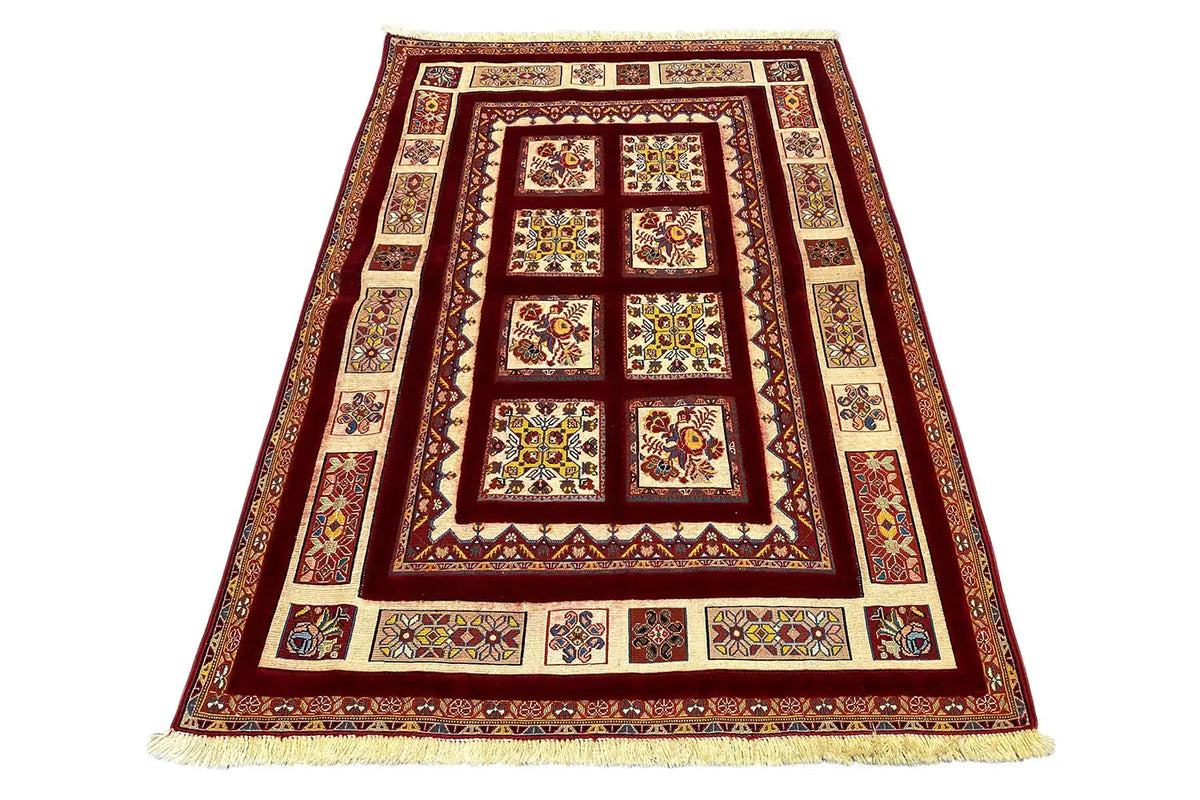 Soumak rug (147 x 103 cm): red rug with a central medallion and decorative borders