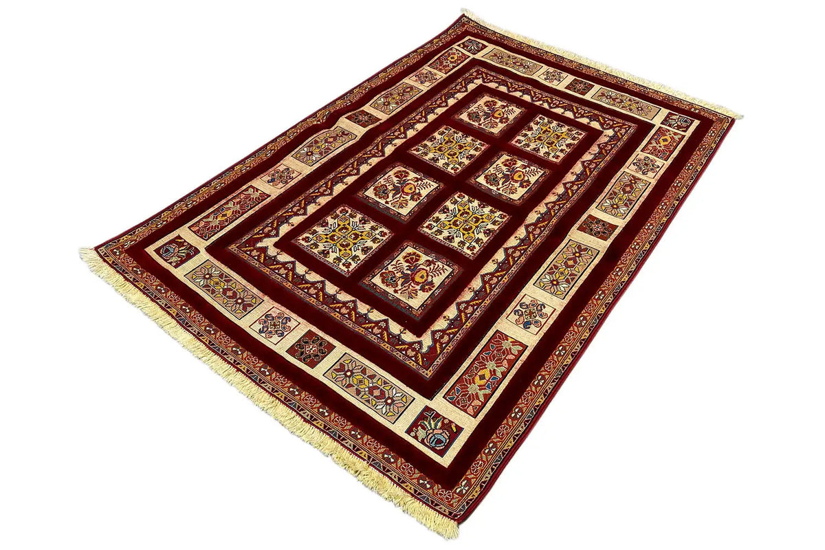 Soumak rug (147 x 103 cm): diagonal view, red field with geometric pattern