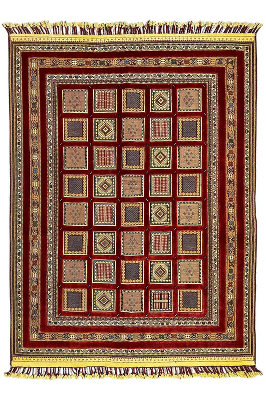 Rug with a red center and beige-brown checkered pattern, gold-colored border, fringes