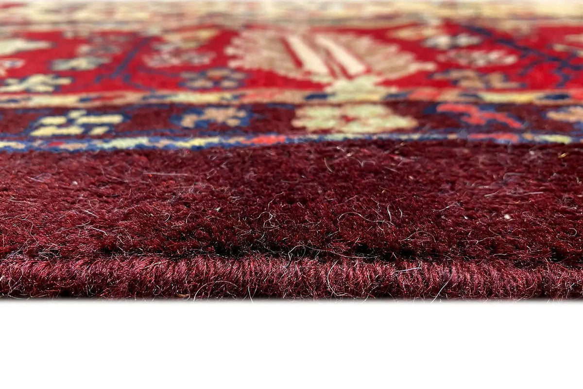 Sultan Abad exclusive rug: dark red pile with fine fringe