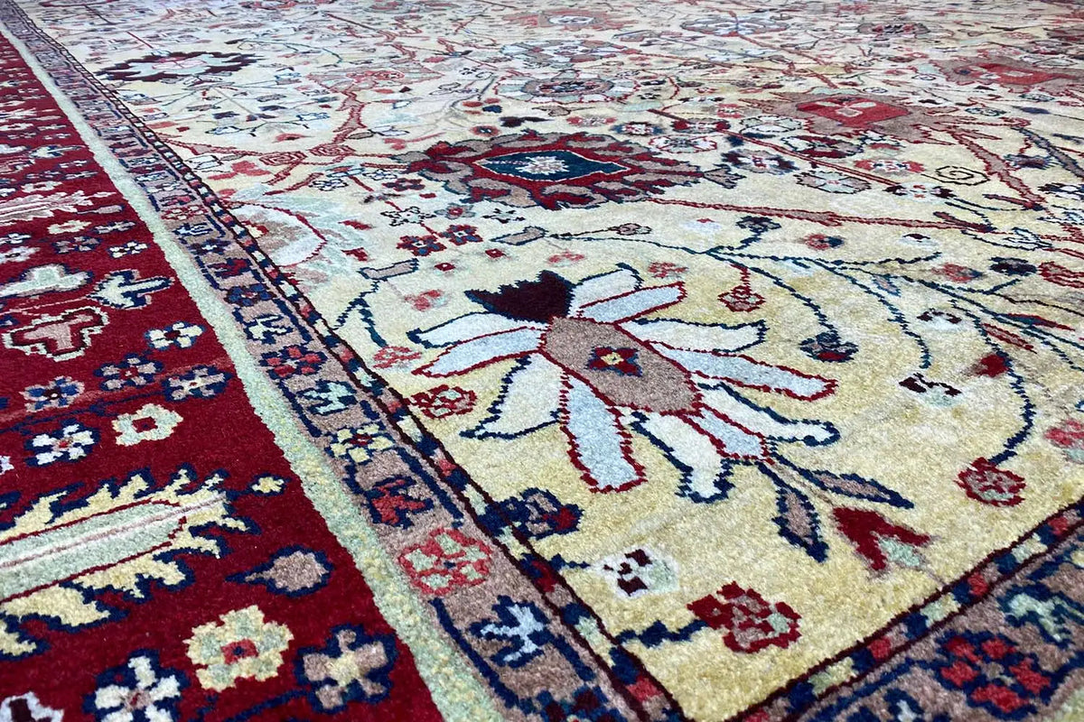 Sultan Abad exclusive carpet, detail with blue and red ornaments in the center