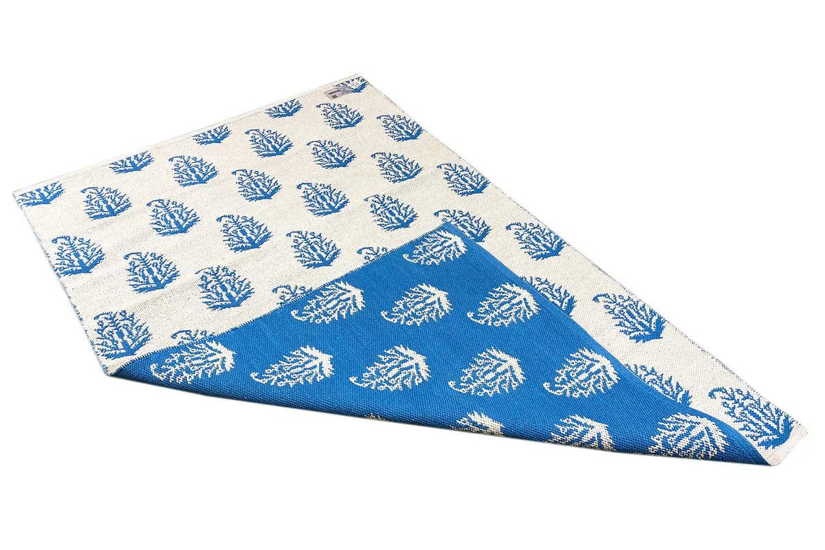 Kelim rug with a blue leaf pattern and beige background, diagonal border