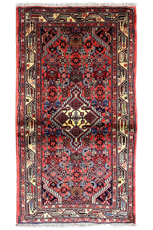 Hamadan rug 135x77 cm front: red central ornament with dark blue and a light border