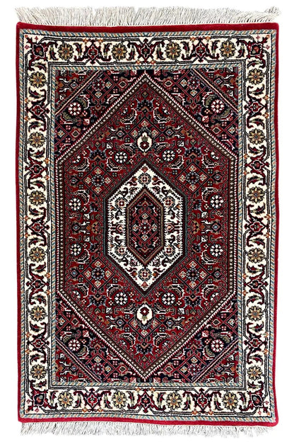 Bidjar rug (94×62 cm): Rectangular rug with fringes and an ornamental border design