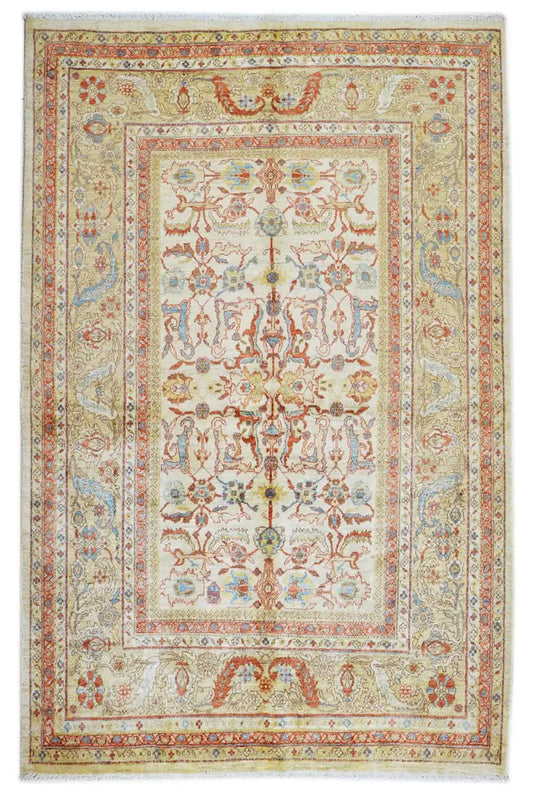Sultan Abad Exclusive Rug: Complete medallion pattern, inner frame, and borders.