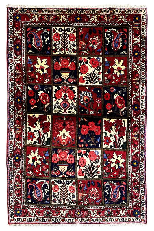 Bakhtiari rug (157x106 cm) with a patchwork pattern in red, black, and cream