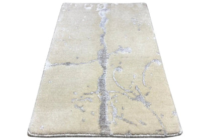 Designer rug 60x40 cm: rectangular beige rug with a blue ornamental line pattern.