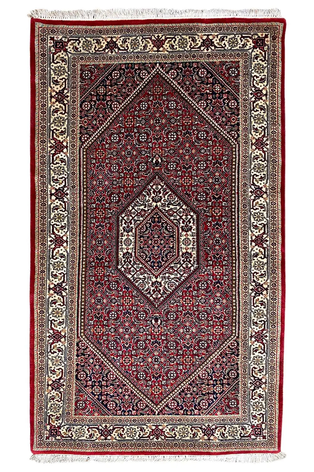 Bidjar rug 165x92 cm with a red background and ornamental medallion, with fringes.