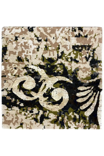 Square rug 60x60 cm with a beige and black ornamental pattern