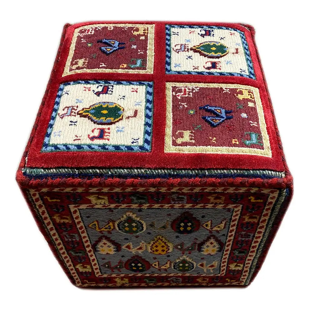 Soumak rug with a red border and four tile motifs, 45×45×45 cm.