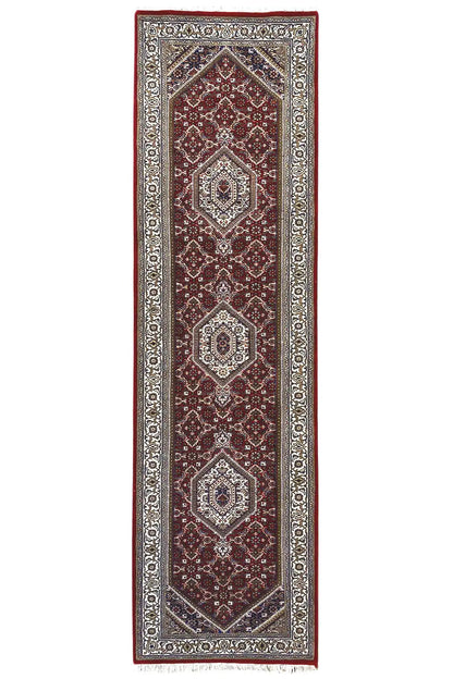 Bidjar runner, long and narrow: burgundy with decorative motifs and a light border frame.