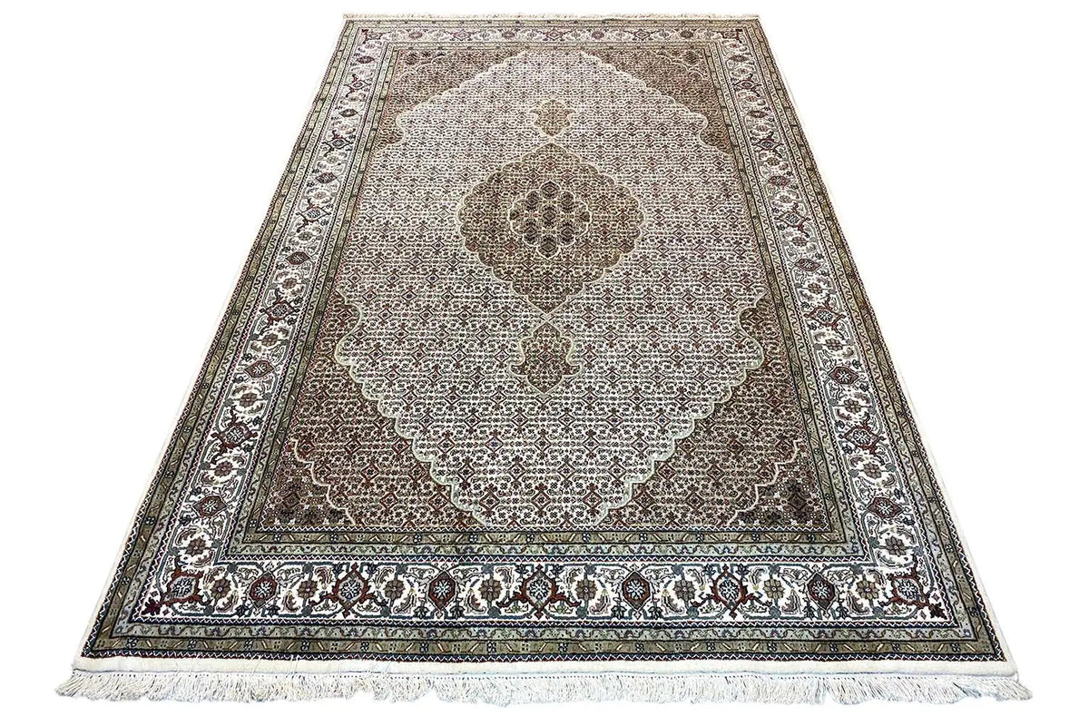 Indo Tabriz rug, rectangular, with a central medallion and border ornaments