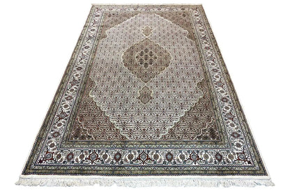 Indo Tabriz rug, rectangular, with a central medallion and border ornaments