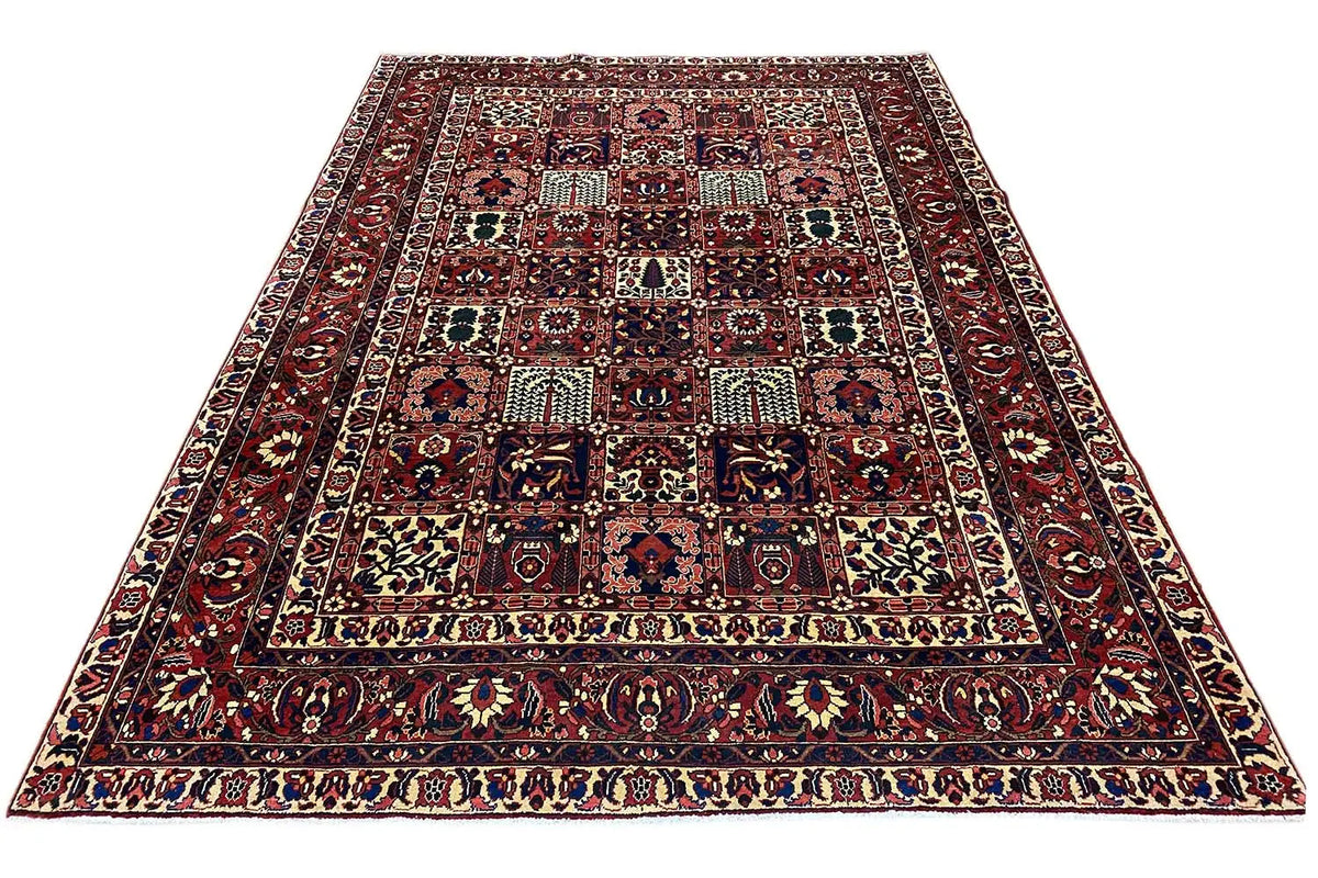 Bakhtiari rug 340x238 cm, rectangular area with an intricately decorated pattern