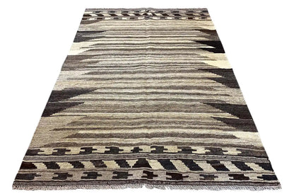Kilim Qashqai rug, flat-woven, with stripes and dark zigzag accents in gray/beige