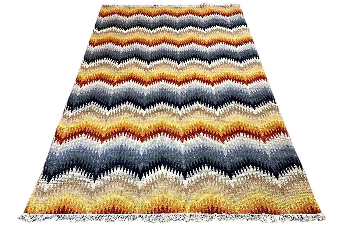 Modern kilim rug 160x230 cm with zigzag stripes and bound fringes