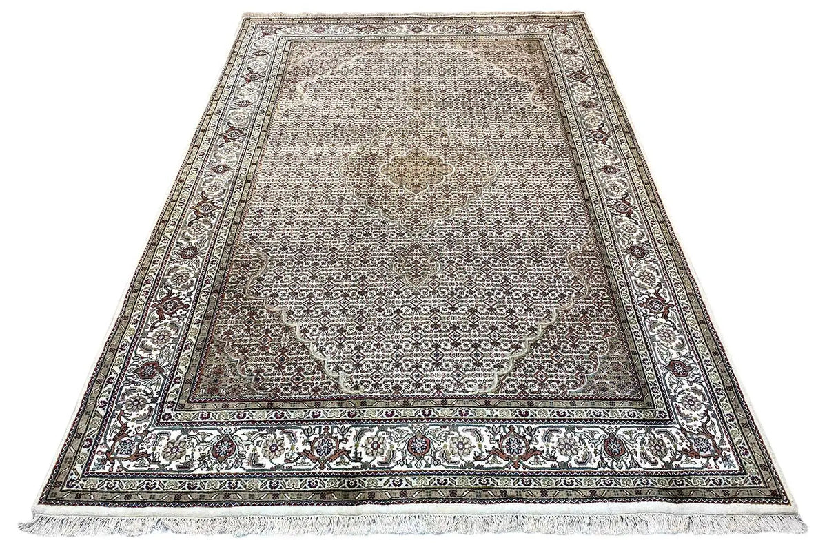 Indo Tabriz rug with ornaments, gray-beige background and fringes along the edges, 293x201 cm.