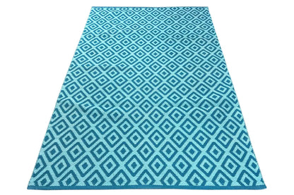 Blue kilim runner with a geometric diamond lattice pattern in light blue