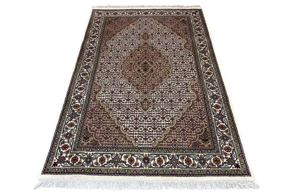 Indo Tabriz rug 181x120 cm, dark central medallion on a beige background