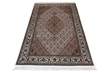 Indo Tabriz rug 181x120 cm, dark central medallion on a beige background