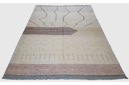 Beige kilim rug with a zigzag pattern in brown and gray, flat-woven edge with fringes