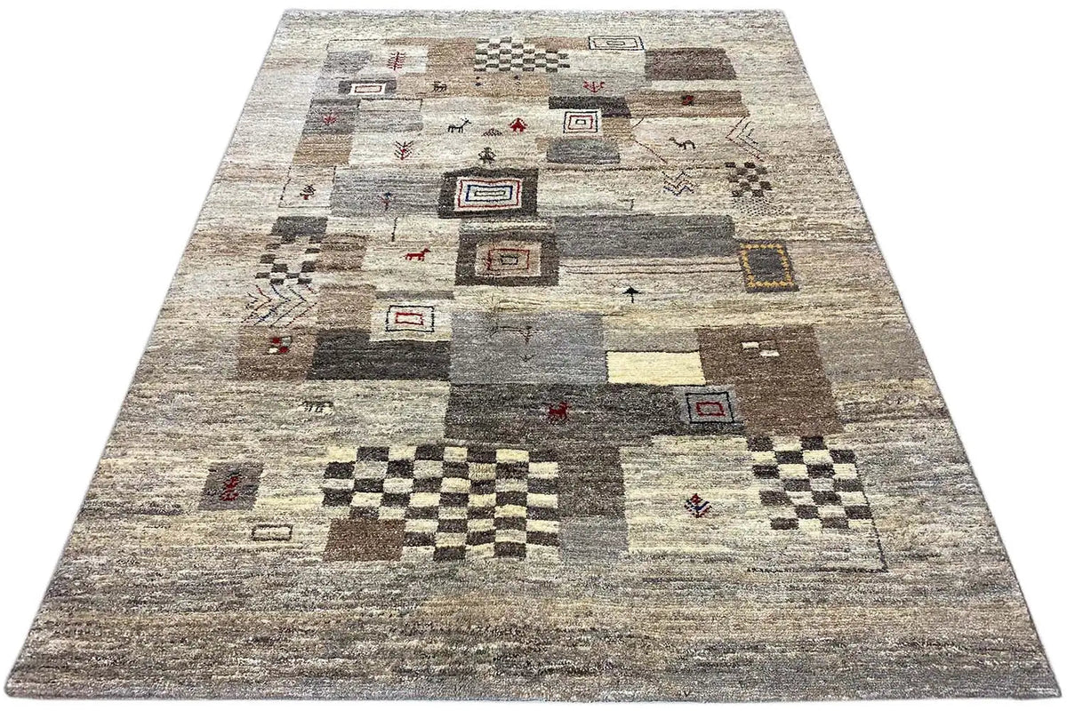 Gabbeh rug 200x151 cm: Overall view with geometric patterned areas in gray/beige