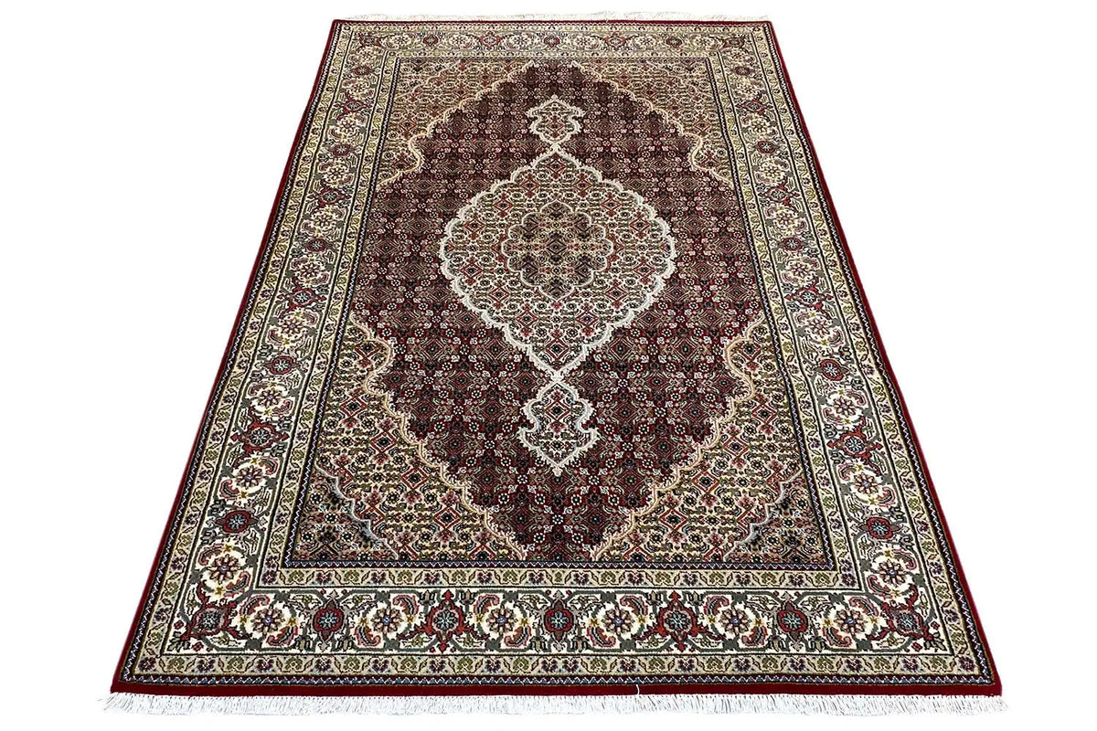 Indo Täbriz rug (185x125 cm) with a central medallion in a dark red tone