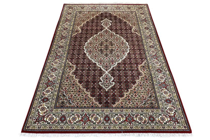 Indo Täbriz rug (185x125 cm) with a central medallion in a dark red tone