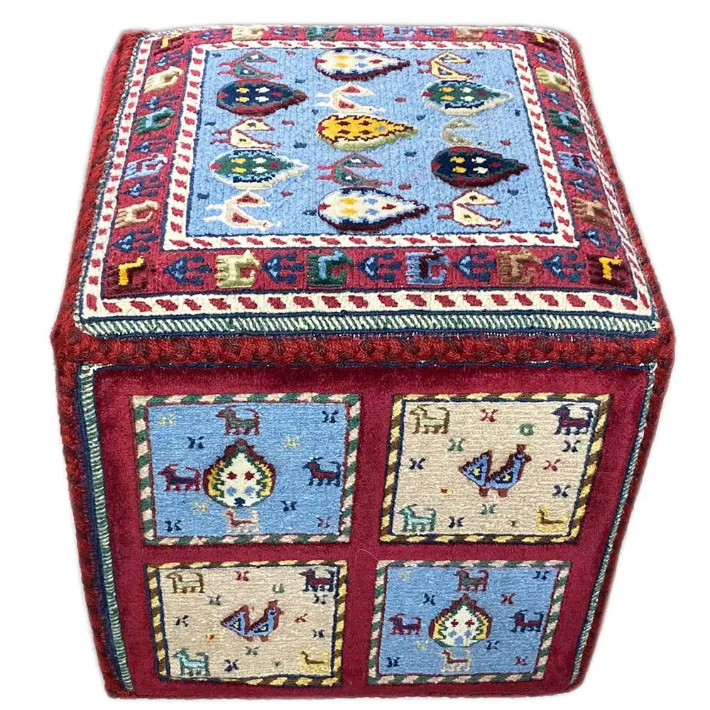 Carpet cube with a blue lid design and four pattern discs on the front