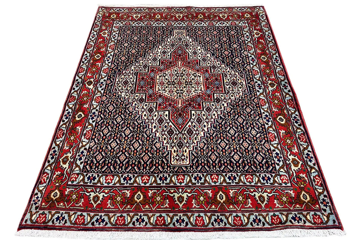 Hamadan rug in trapezoidal view with a central star pattern and red border