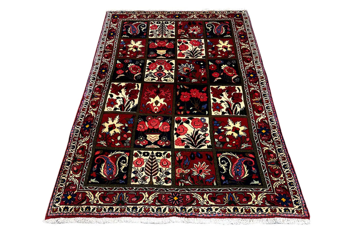 Bakhtiari rug (157x106 cm) with a patchwork design, red and black fields