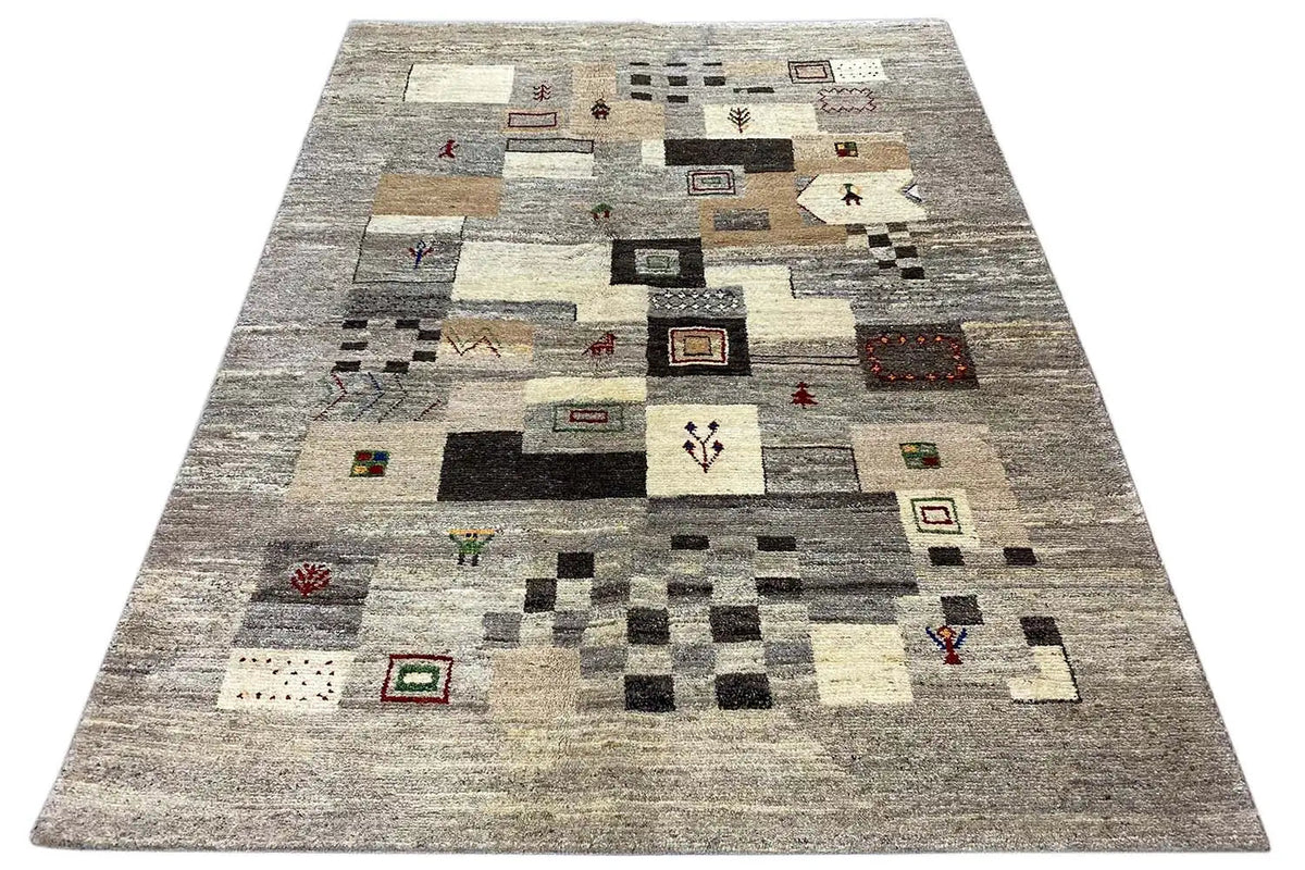 Gabbeh rug 204x150 cm with an all-over geometric pattern in gray and cream.