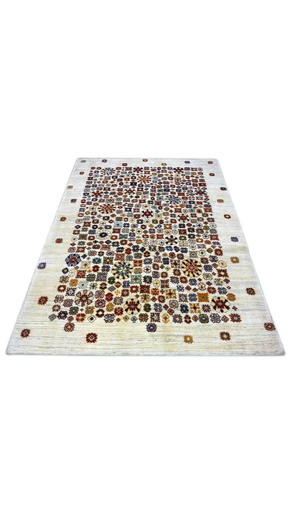 Rectangular rug 198x148 cm: cream with a colorful medallion pattern