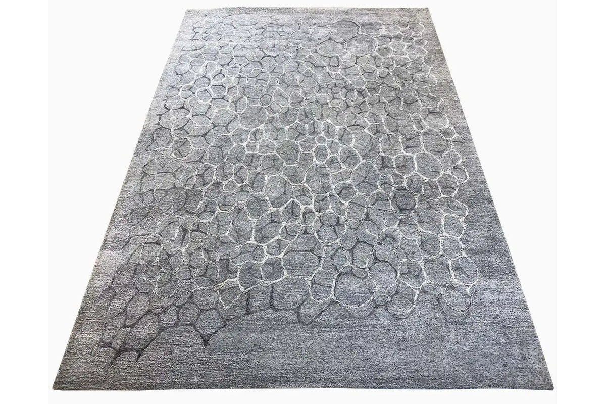 Hand-tufted rug, gray honeycomb pattern with textured relief lines