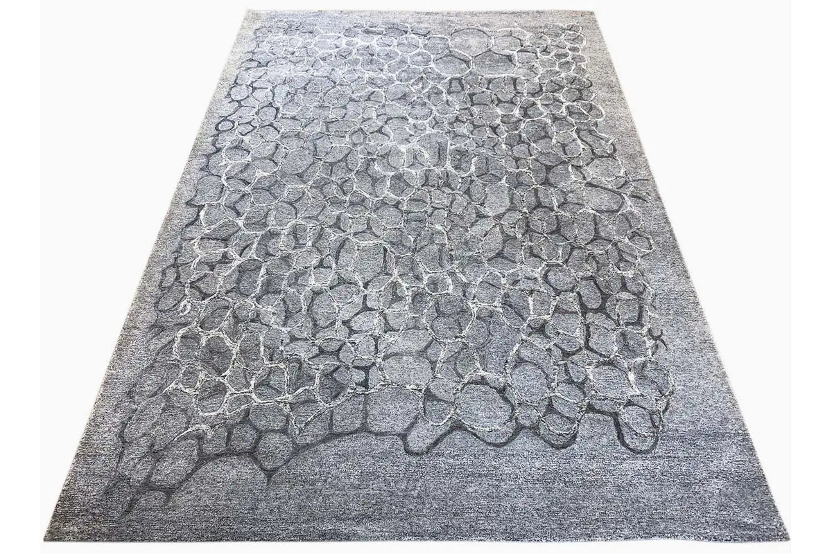 Hand-tufted rug 200x300 cm, gray honeycomb pebble texture, photographed at an angle