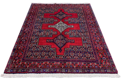 Hamadan rug with a red star pattern, spread out, with a frayed edge