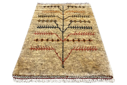 Gabbeh rug (82x62 cm): beige pile with a central linear pattern and fringes