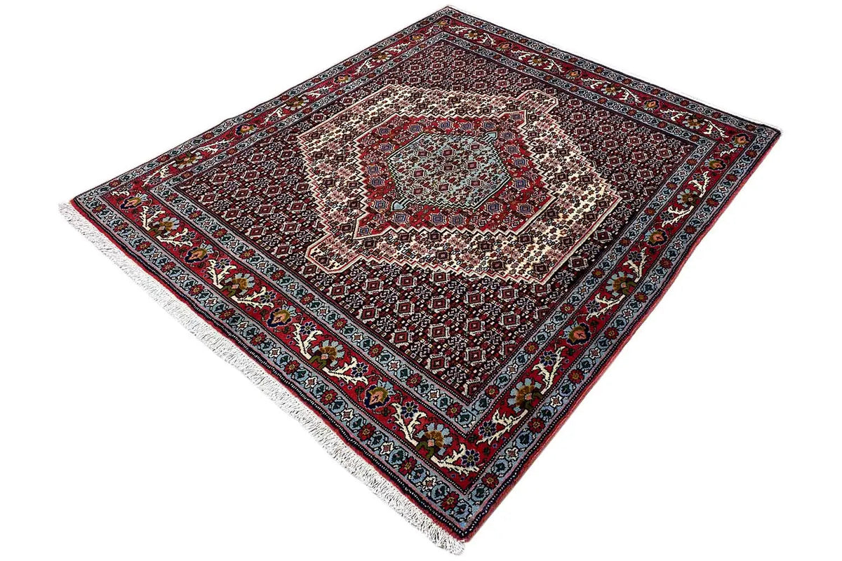 Hamadan rug diagonal with red background, geometric pattern, and border