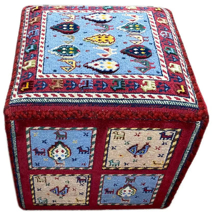 Carpet cube from the side: blue top pattern with red edging and front panels